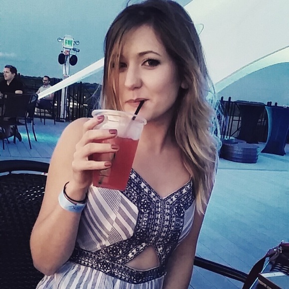 Striped Romper with open middle - Picture 5 of 6